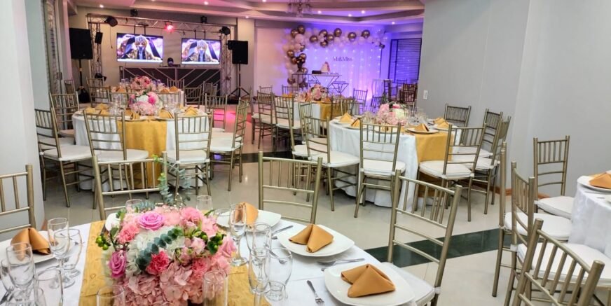Boda salon quince 15 años silla tifanny dorada camino dorado en Granada Cundinamarca