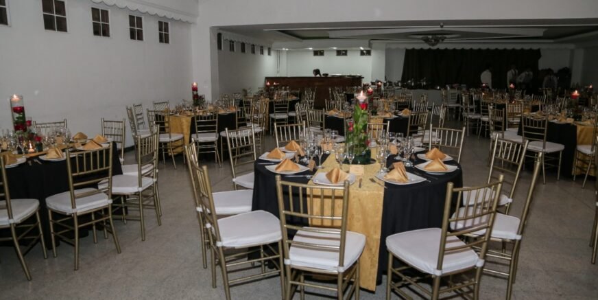 catering para Quince 15 años decoracion con Planes todo incluido en tibacuy Cundinamarca